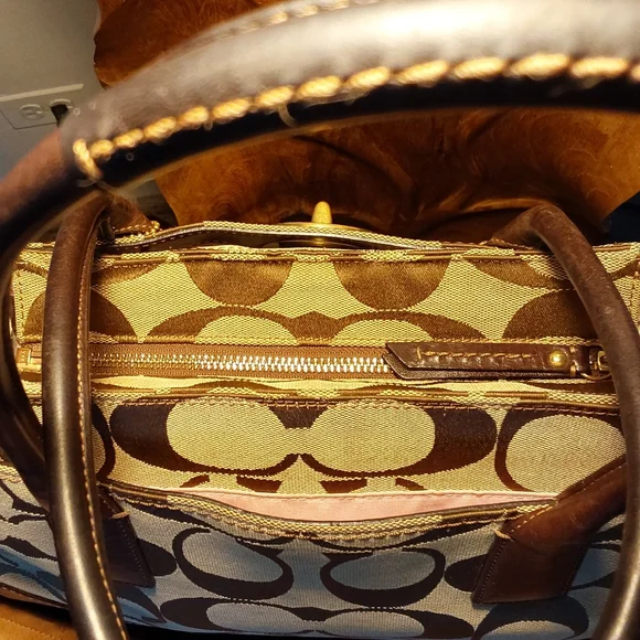 VINTAGE COACH HAMPTON SHOULDER BAG - Picture 4 of 12